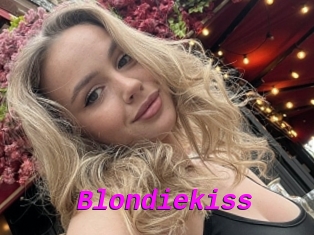 Blondiekiss